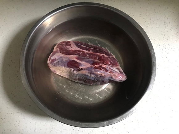 卤牛肉(简单、香)的做法 步骤1