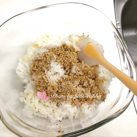 日式酱油烤饭团 by pink-rabbit的做法 步骤3