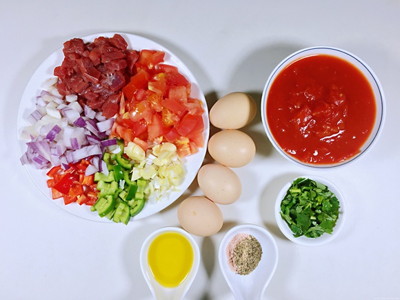 Shakshuka北非蛋/番茄炖蛋·一锅炖速手菜的做法 步骤1