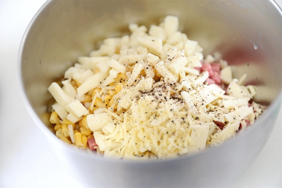 玉米火腿沙拉包，冷藏发酵流程示范的做法 步骤2