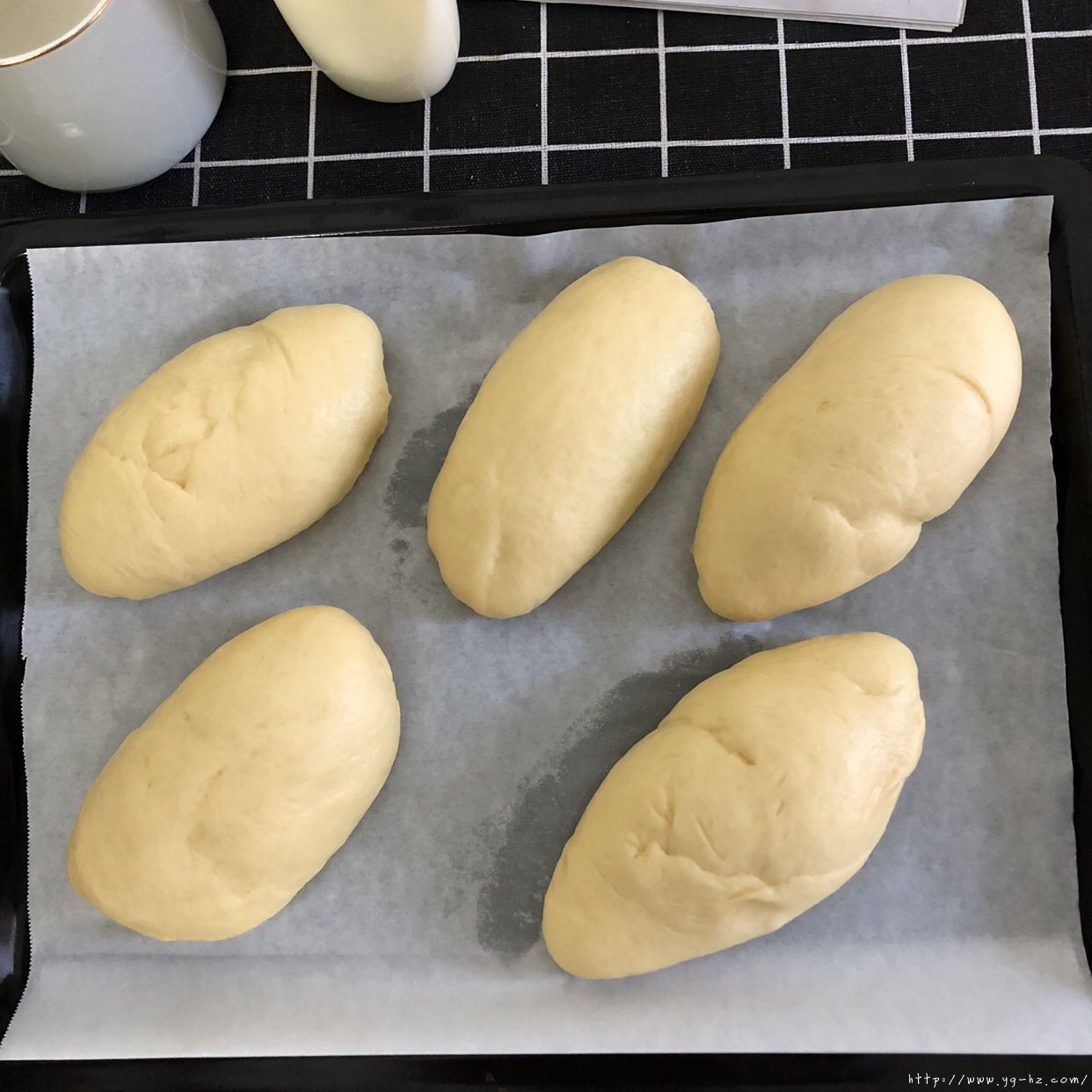 无厨师机手揉版肉松面包的做法 步骤7