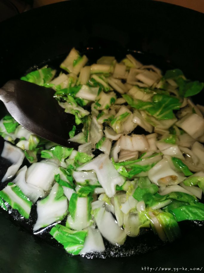 牛皮菜炒胡豆（嫩蚕豆）的做法 步骤3