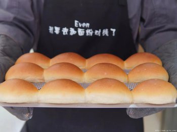 复刻上海火了40年的老面包-白脱小球的做法视频_做法步骤