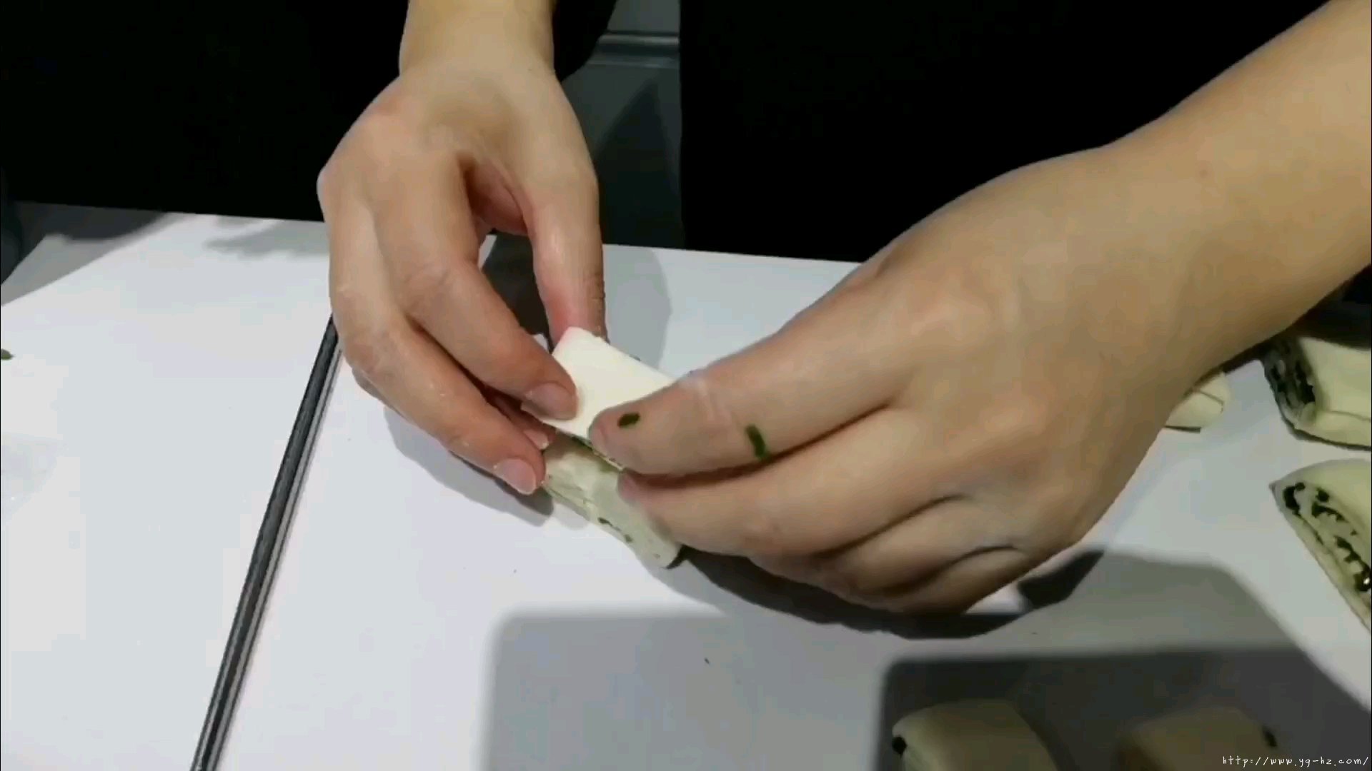 椒盐葱香花卷的做法 步骤7