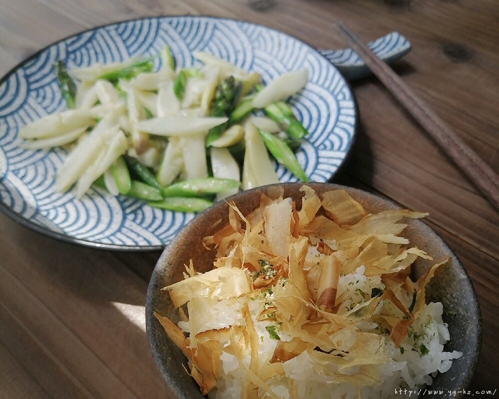 快手菜素炒白芦笋、绿芦笋的做法 步骤4