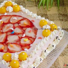 草莓果冻装饰蛋糕