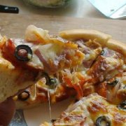 厚边火腿培根披萨的做法