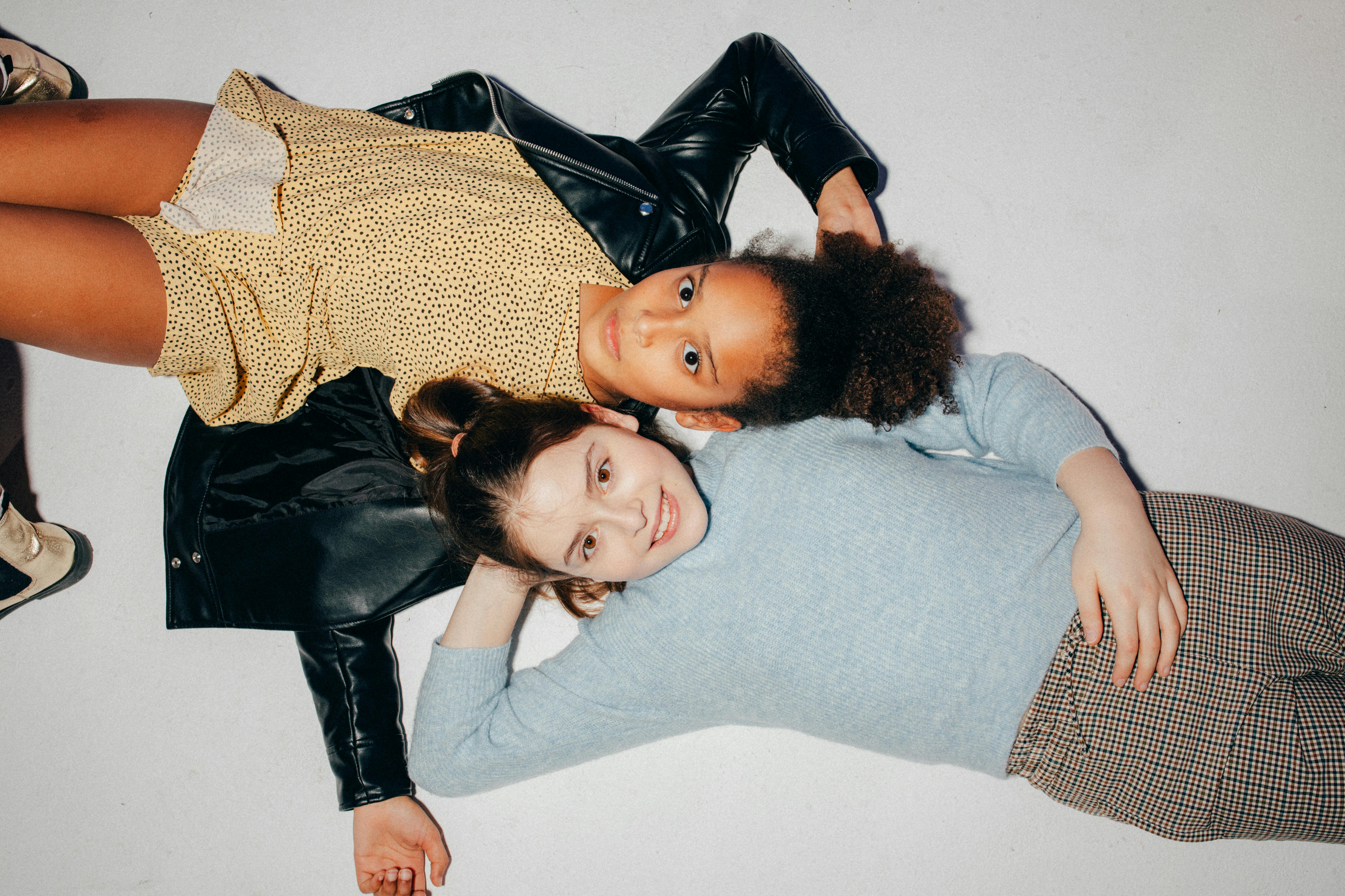 热播榜第 2 名海报：霓虹夜航